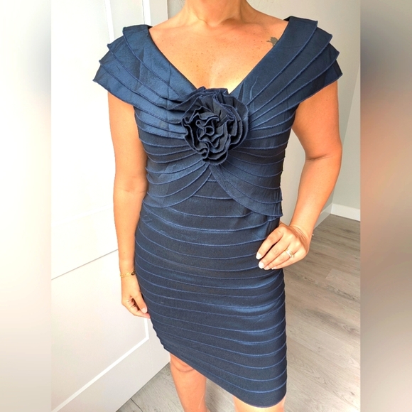 Formal/Cocktail Navy Blue Dress with Floral Detail Size 12 - Picture 1 of 5